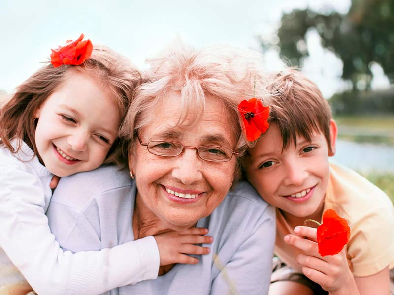 Безцінні: 6 речей, які бабусям так важливо зберегти для онуків